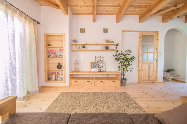 自然素材に囲まれた可愛い住まいの施工事例イメージ画像